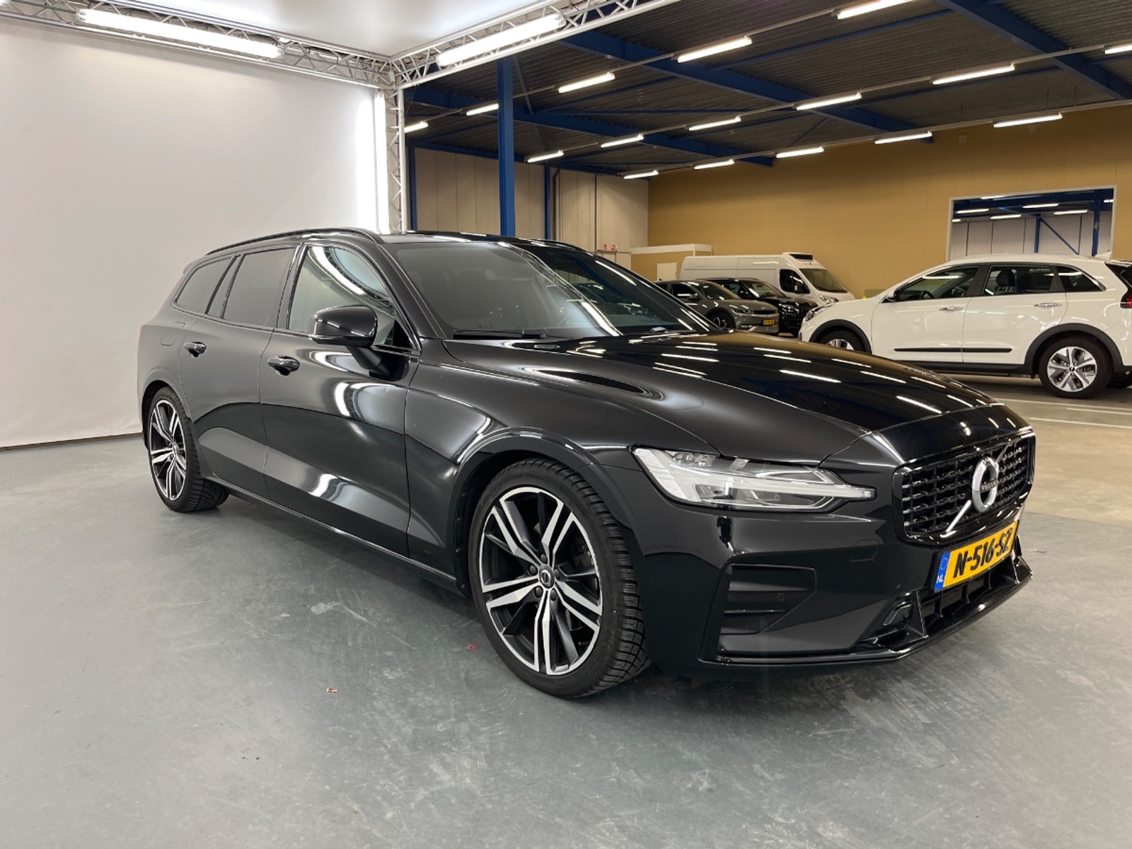 Volvo V60 B3 R-Design