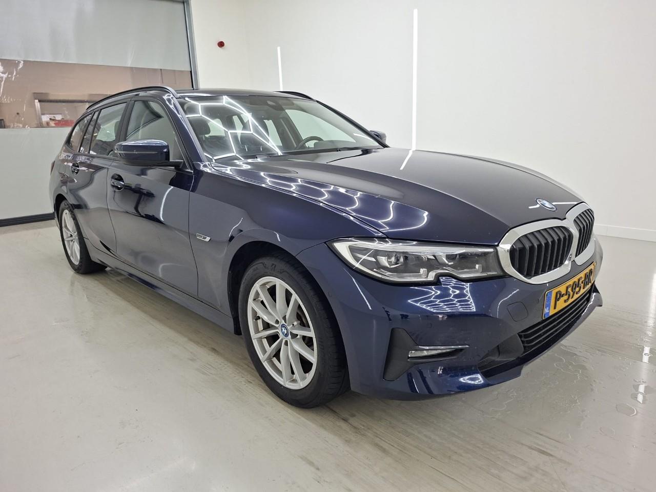 BMW 3 Series Touring 320e Business