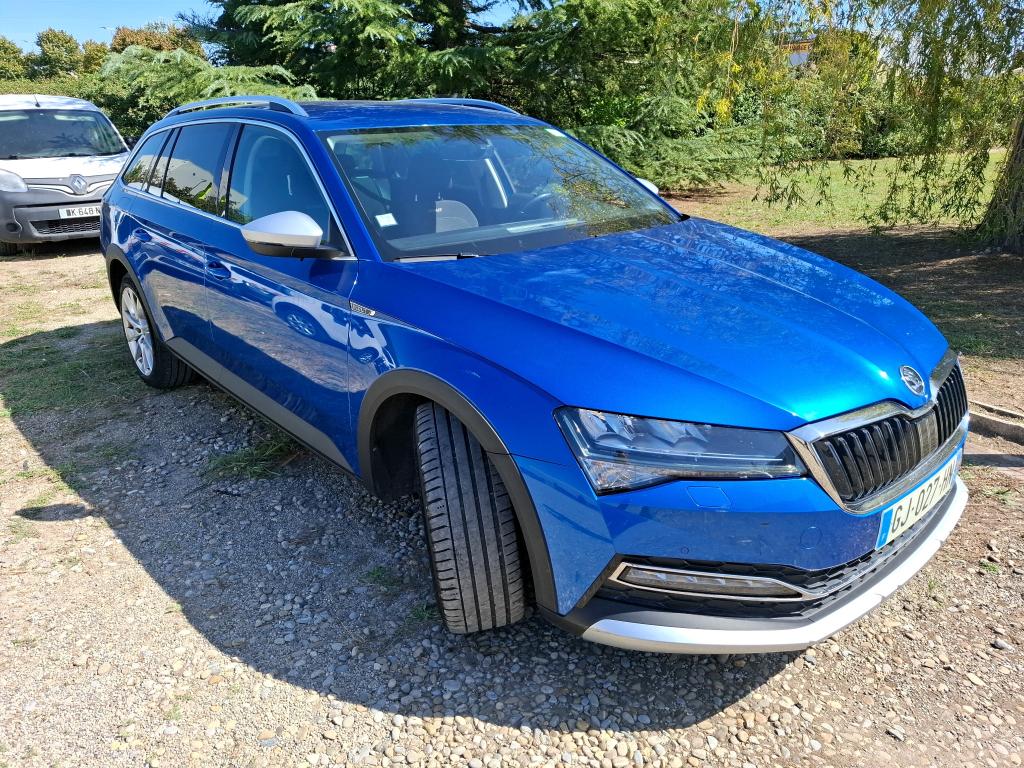 Skoda Superb Combi 2.0 TDI Scout