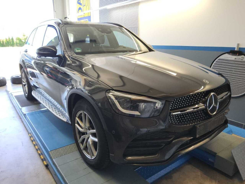 Mercedes-Benz GLC 300d AMG Line