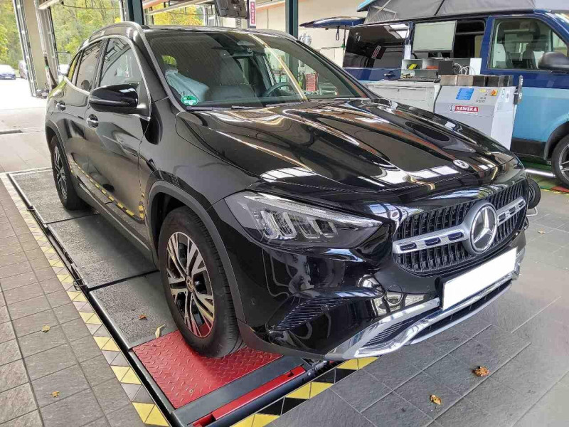 Mercedes-Benz GLA 200d progressive