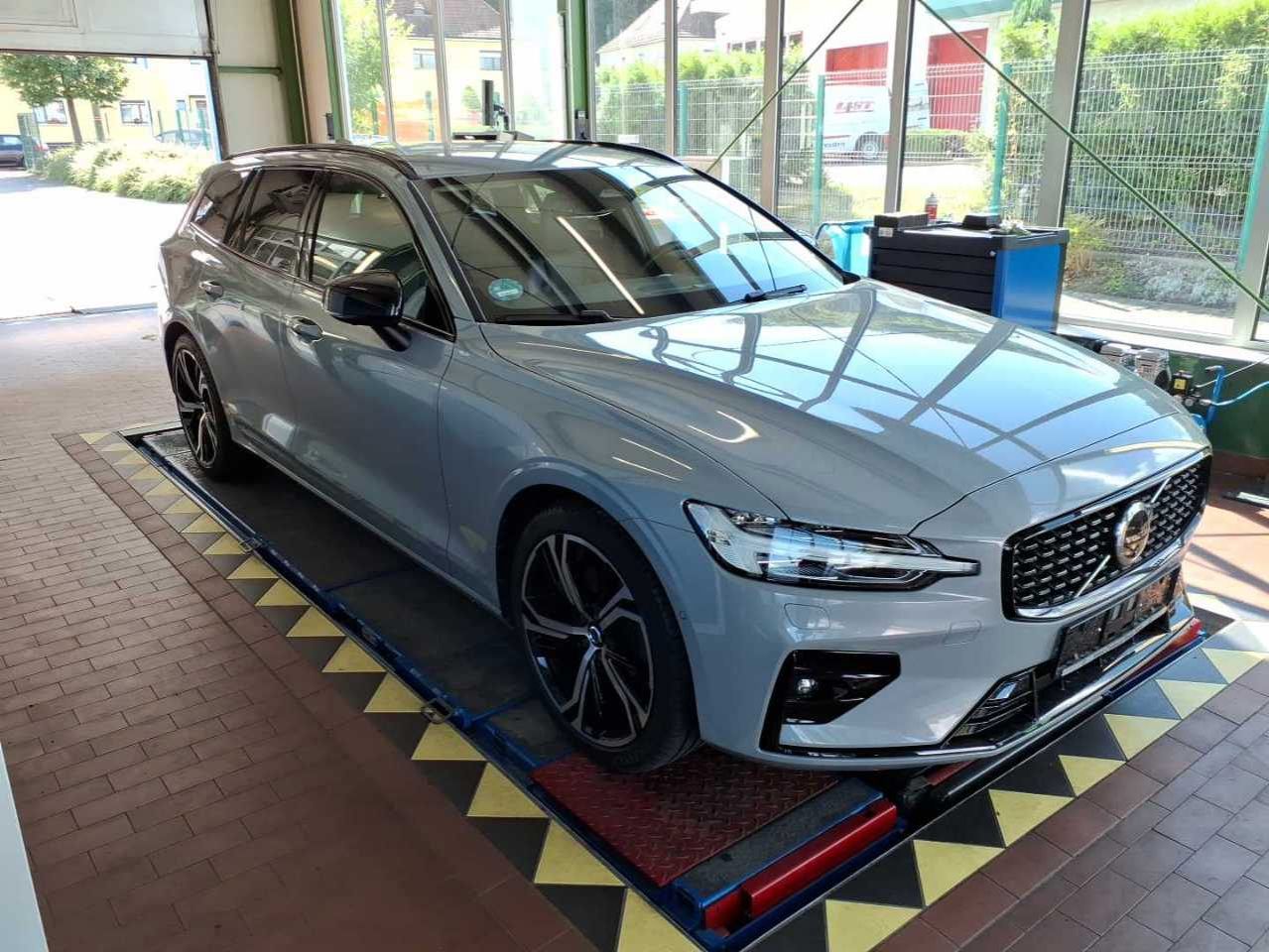 Volvo V60 B4 Plus Dark