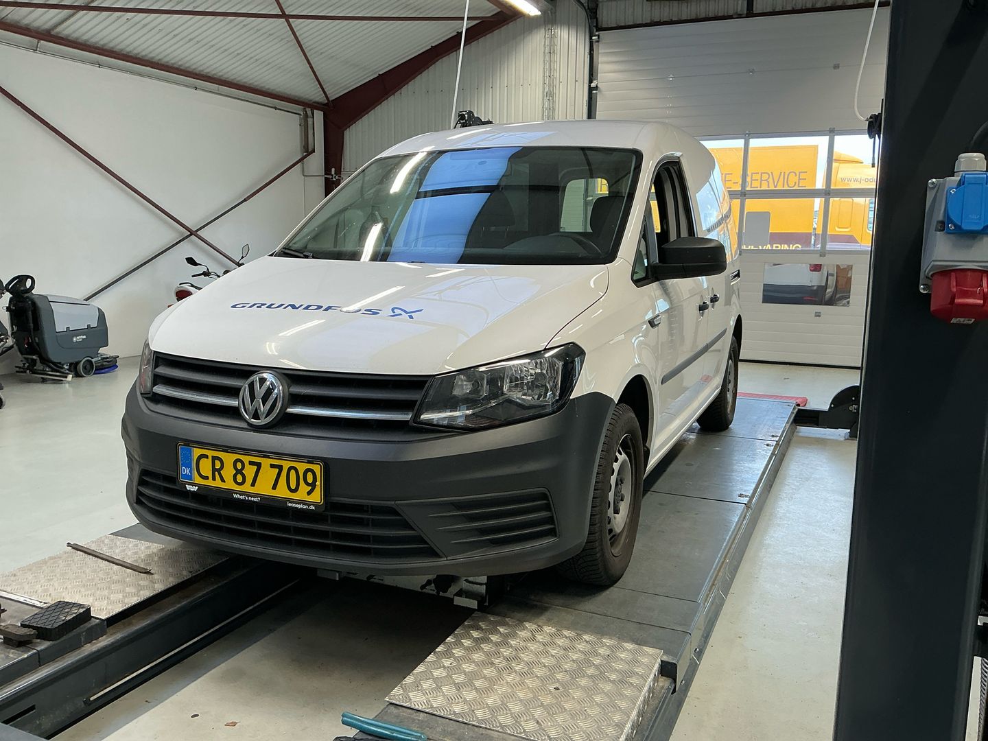 Volkswagen Caddy Van