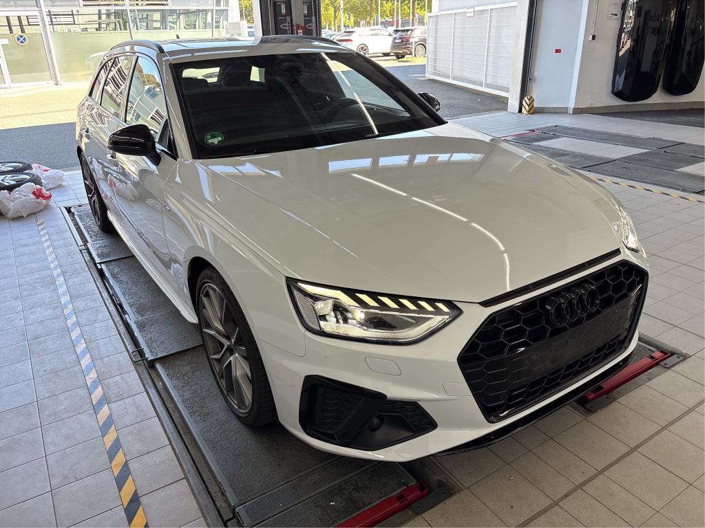 Audi A4 Avant 40 TFSI S Line
