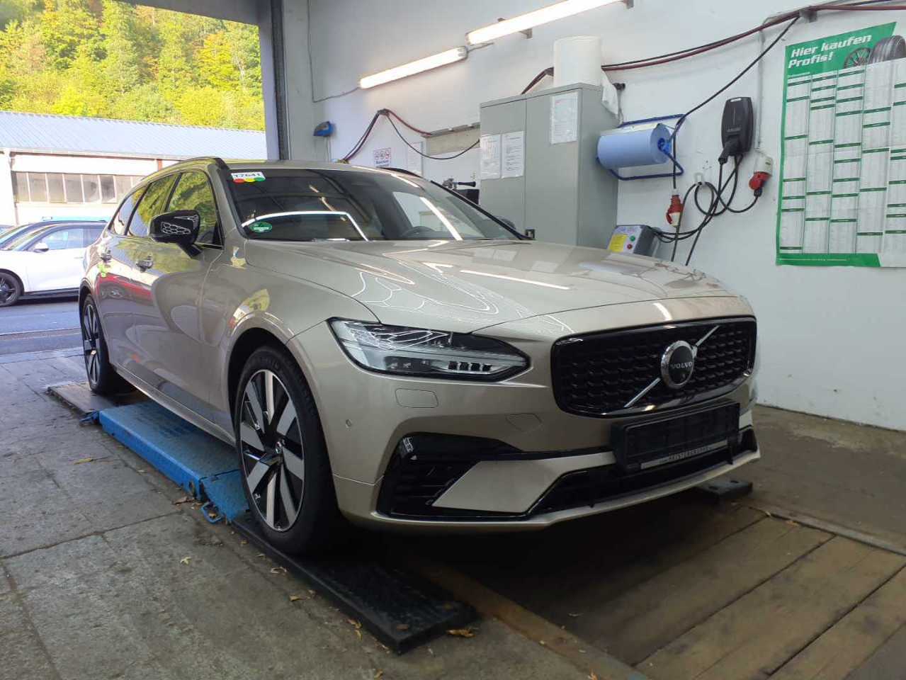 Volvo V90 T8 Ultra Dark