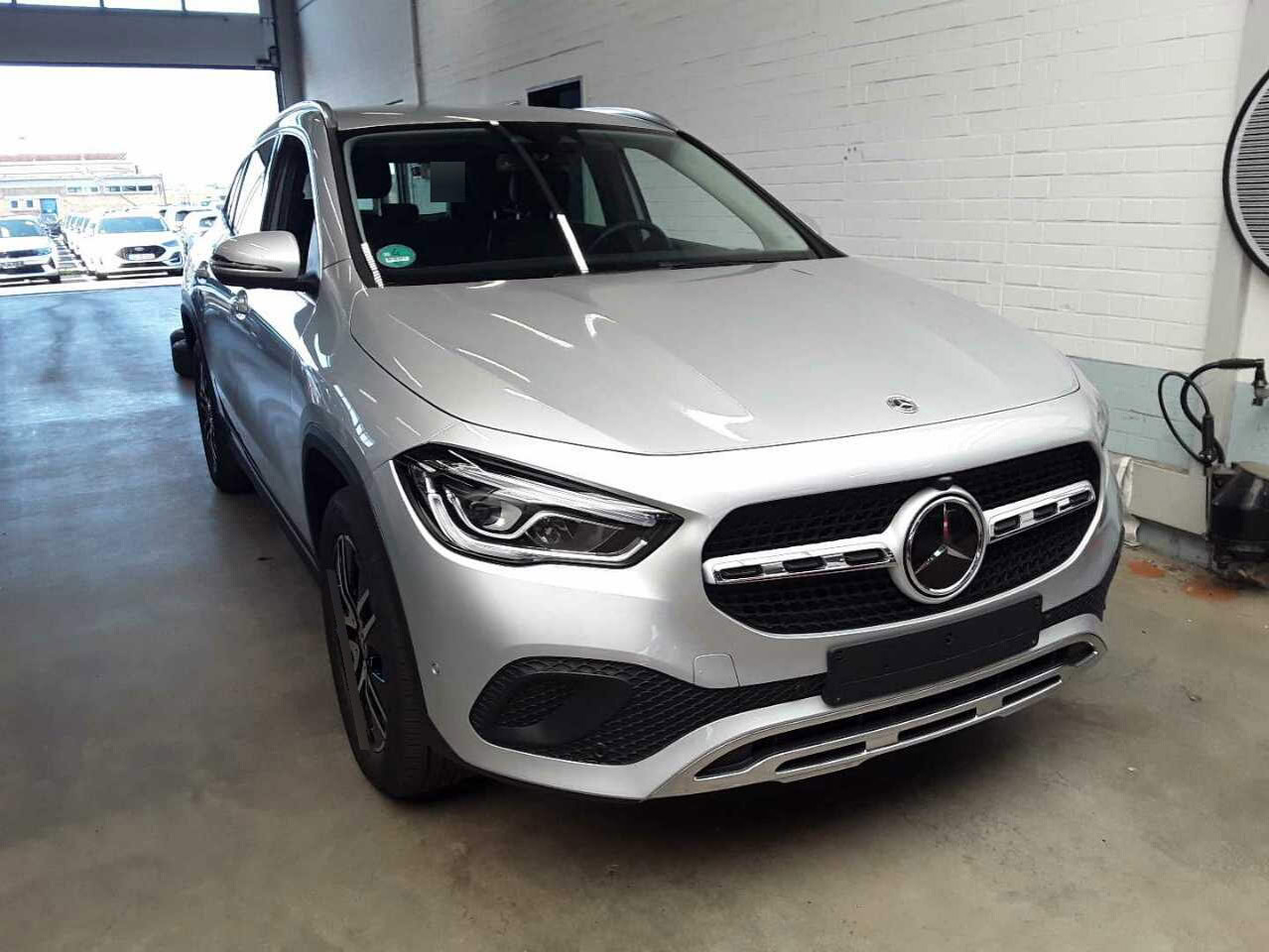 Mercedes-Benz GLA 250e progressive