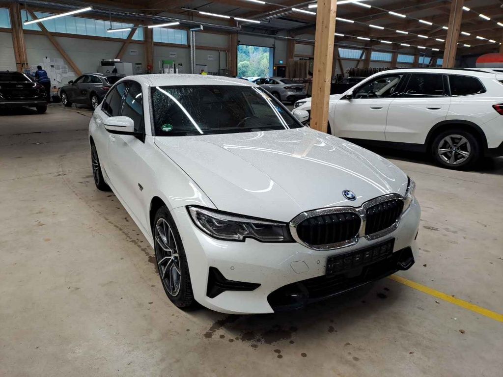 BMW 3 Series 330e Sport Line