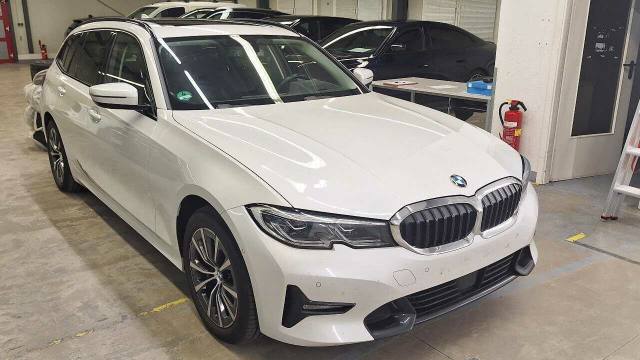 BMW 3 Series Touring 330e Sport Line