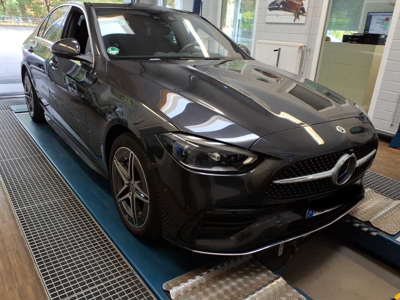 Mercedes-Benz C 300e AMG Line