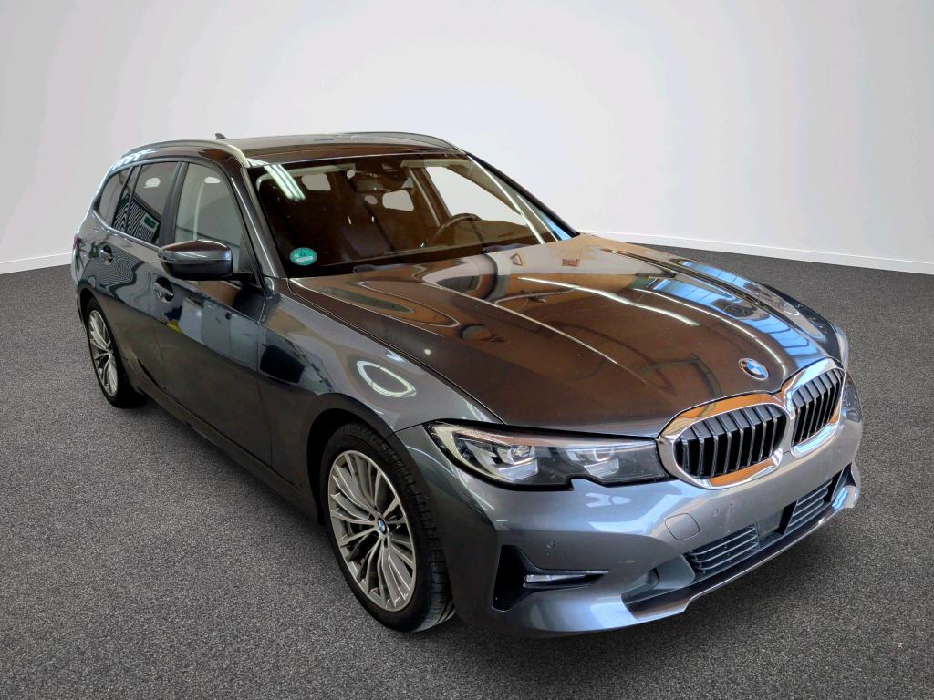 BMW 3 Series Touring 330e Advantage