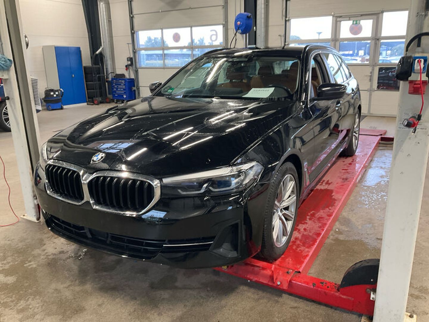 BMW 5-Series SPORT-LINE
