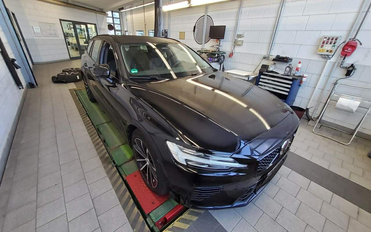 Volvo V60 T6 Plus Dark