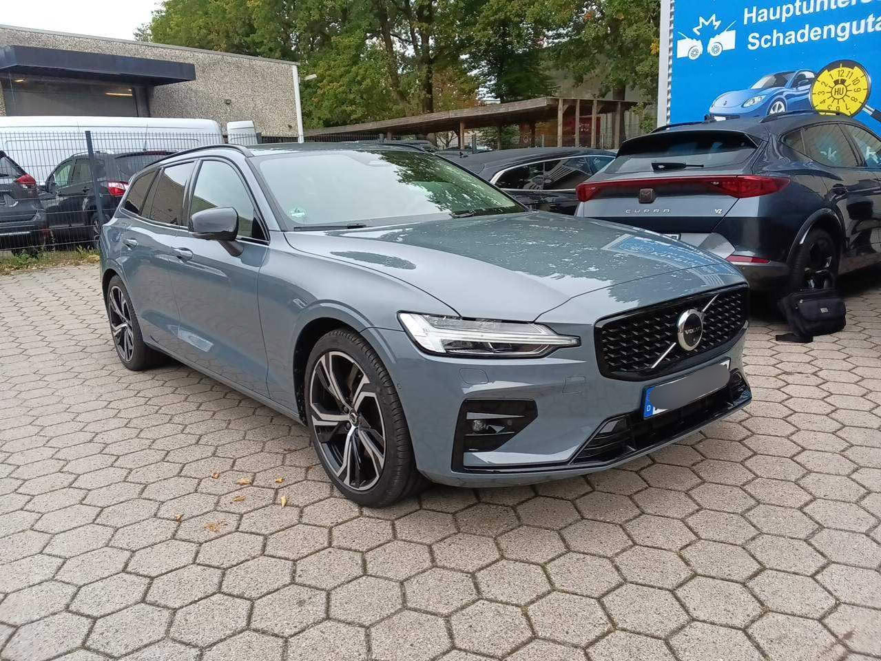 Volvo V60 B5 Plus Dark