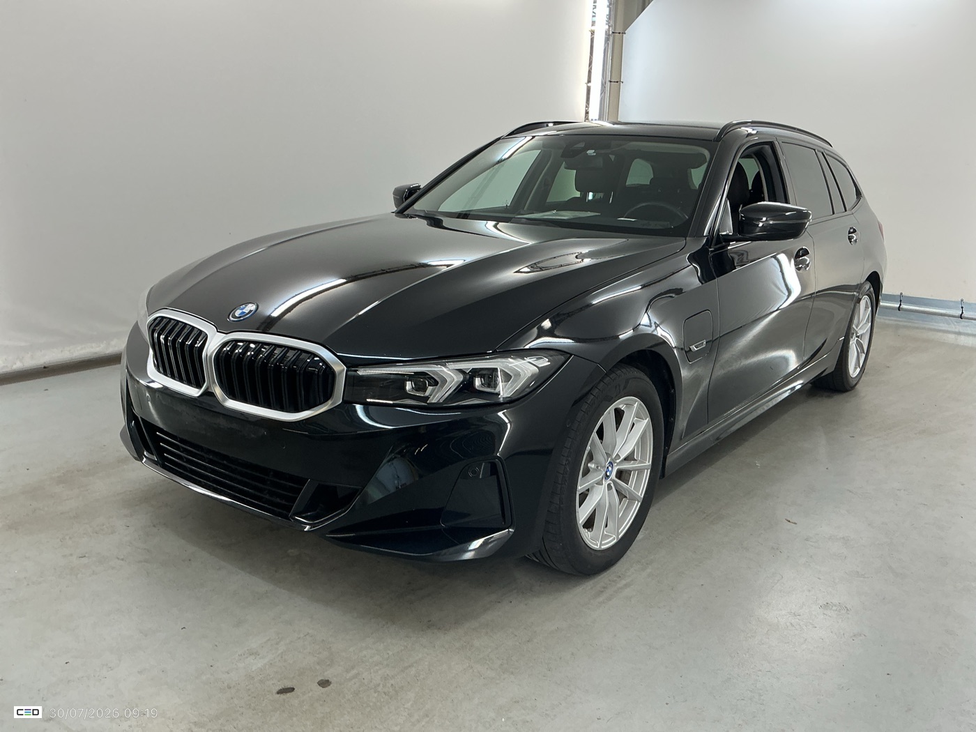 BMW 3 Series Touring 320e Lounge