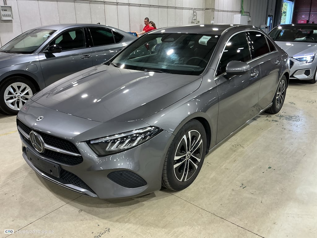 Mercedes-Benz A-CLASS Limousine 1.3 A 180 Luxury Line DCT