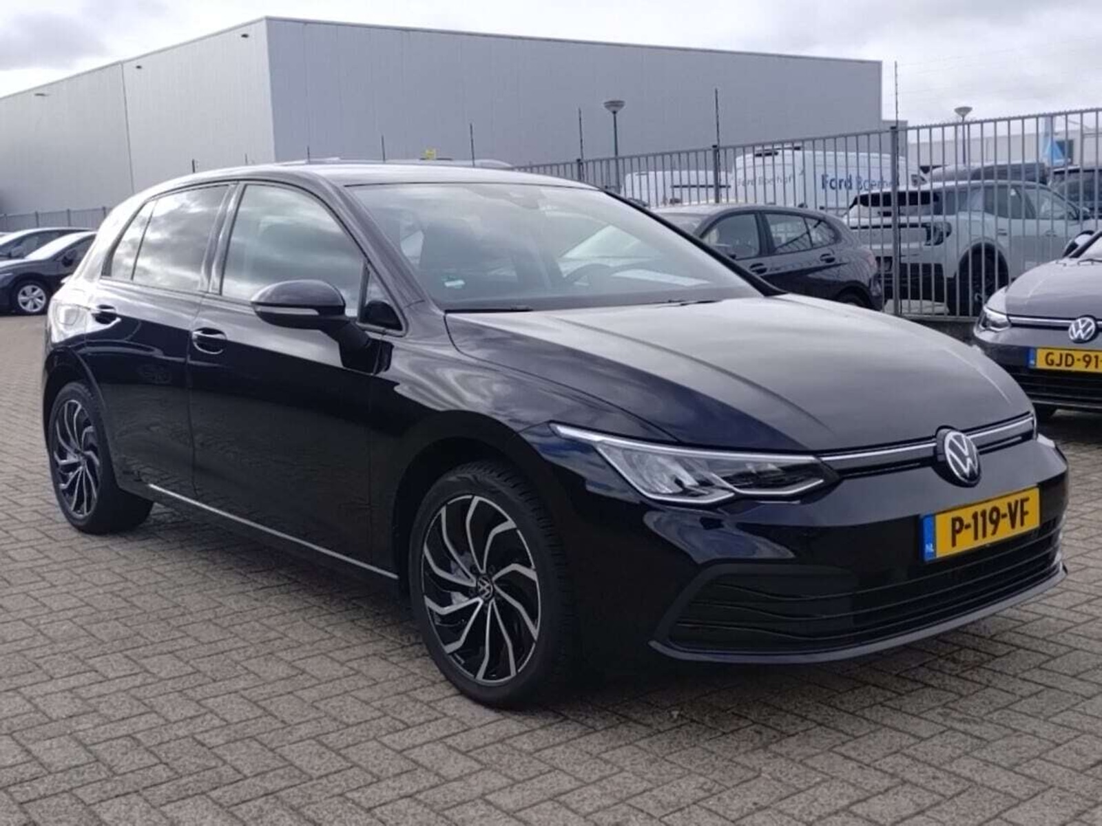 Volkswagen Golf 1.0 TSI Life Business