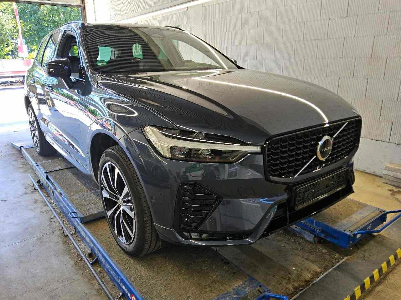 Volvo XC60 B5 Ultra Dark