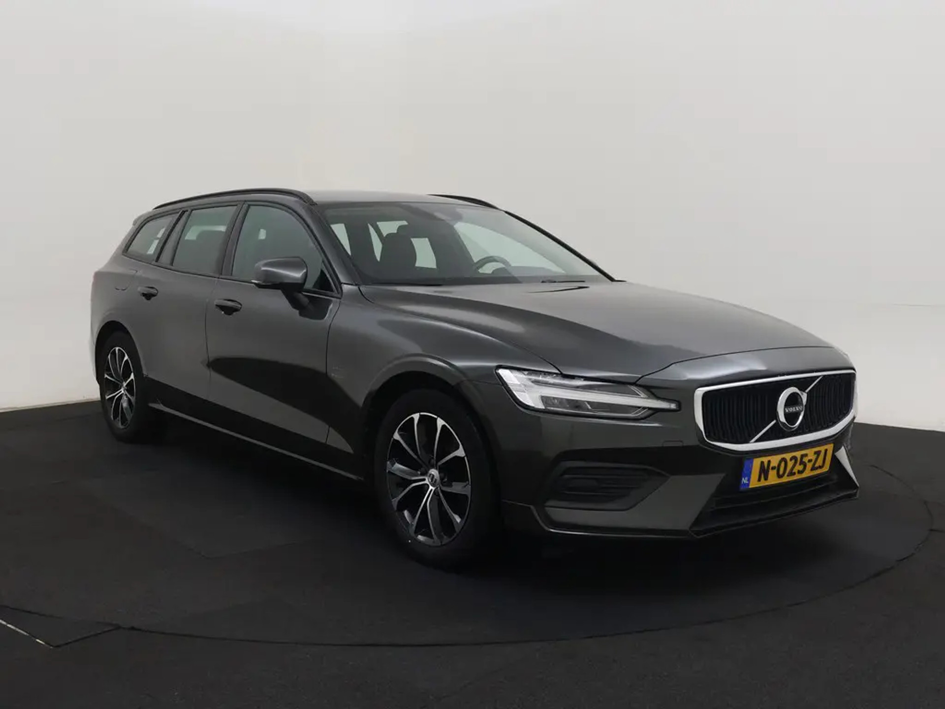Volvo V60 B3 Momentum Business