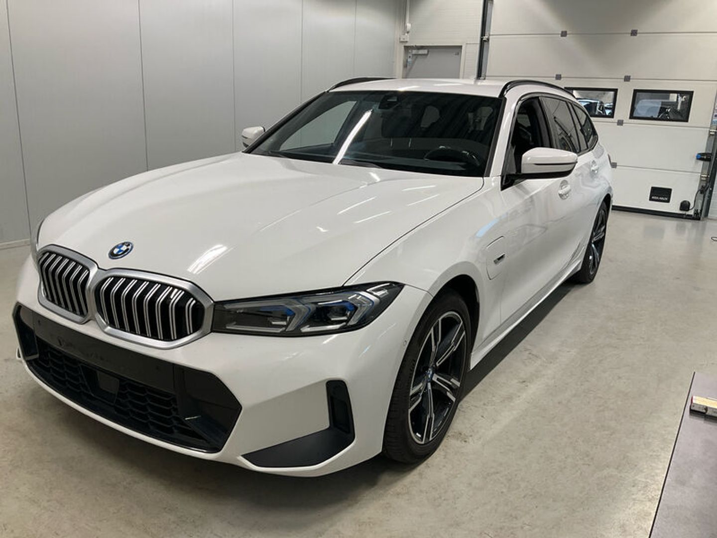 BMW 3-Series 330e F M-Sport Touring Auto UA! Station Wagon