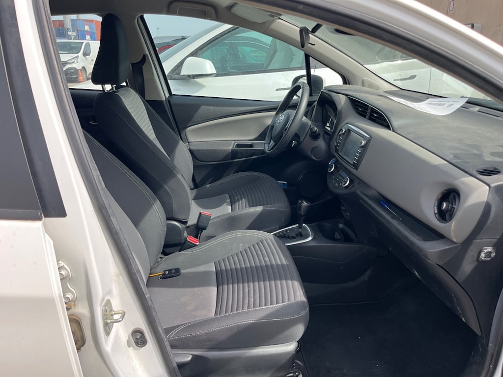 Toyota Yaris Hybrid Yaris 100h France Business 5p // 2 Places