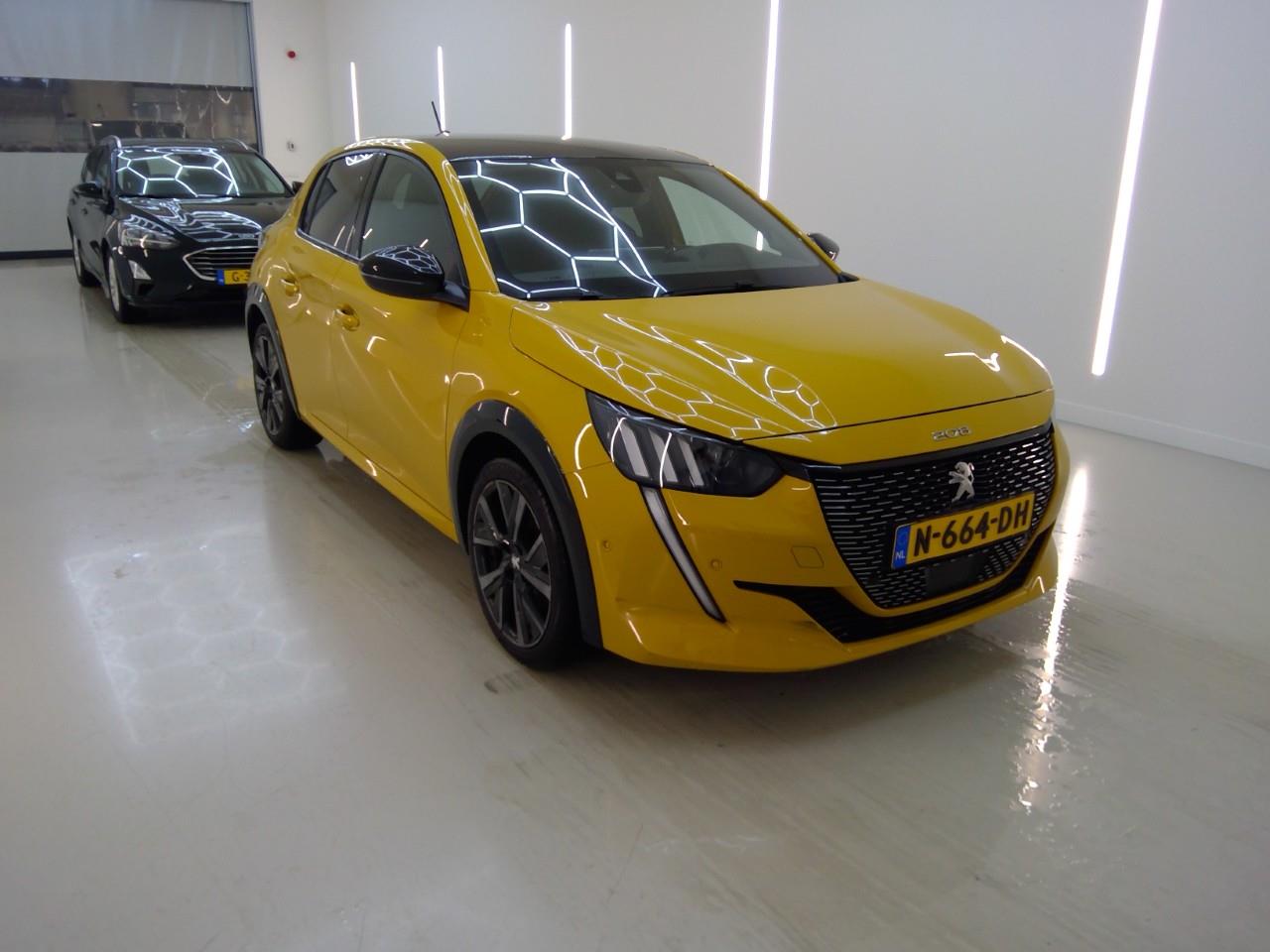 Peugeot 208 1.2i GT