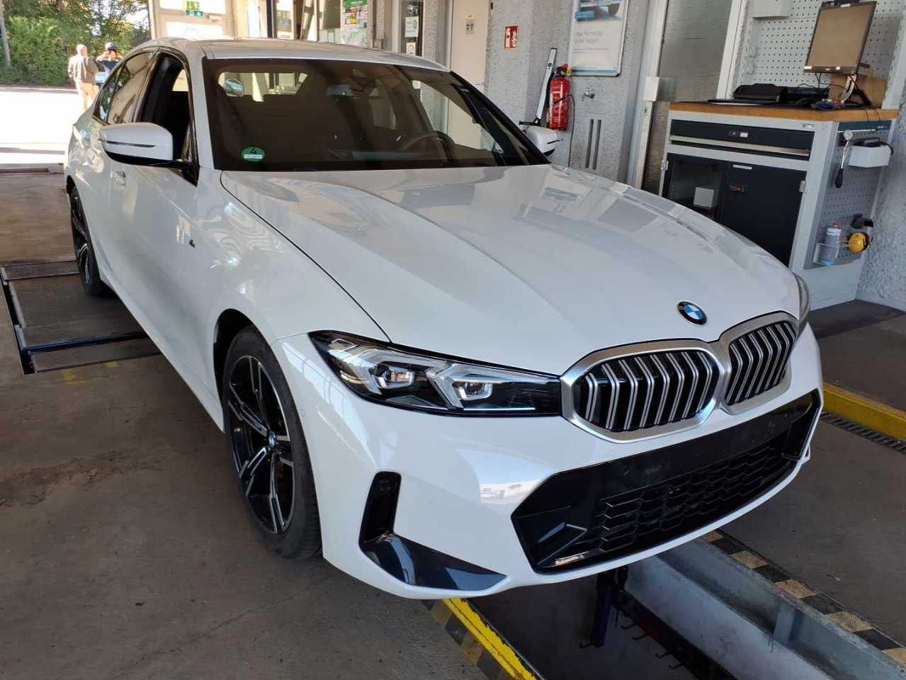 BMW 3 Series 318i