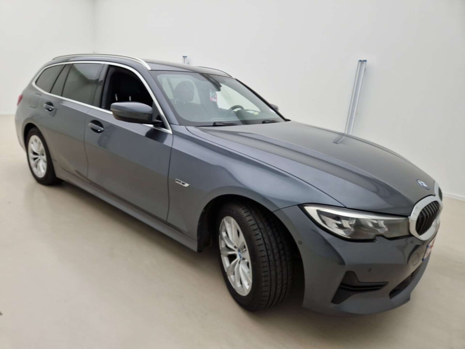 BMW 3 Series Touring 320e Business Design