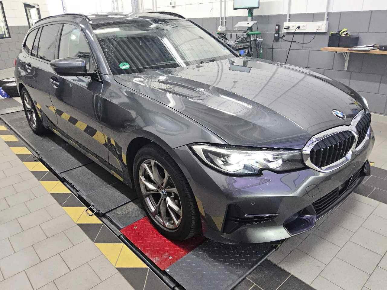 BMW 3 Series Touring 320d Sport Line