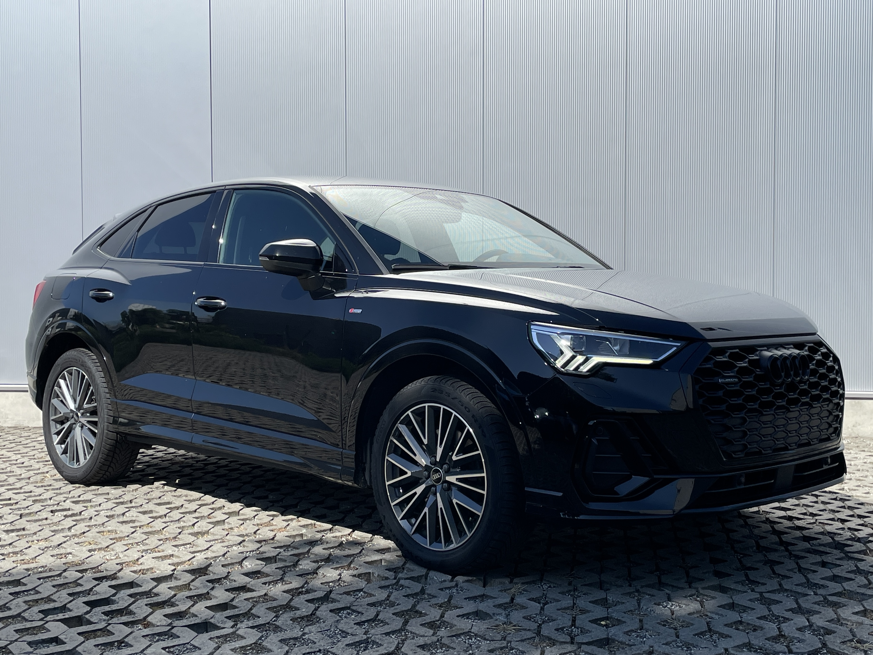 Audi Q3 40 S Line