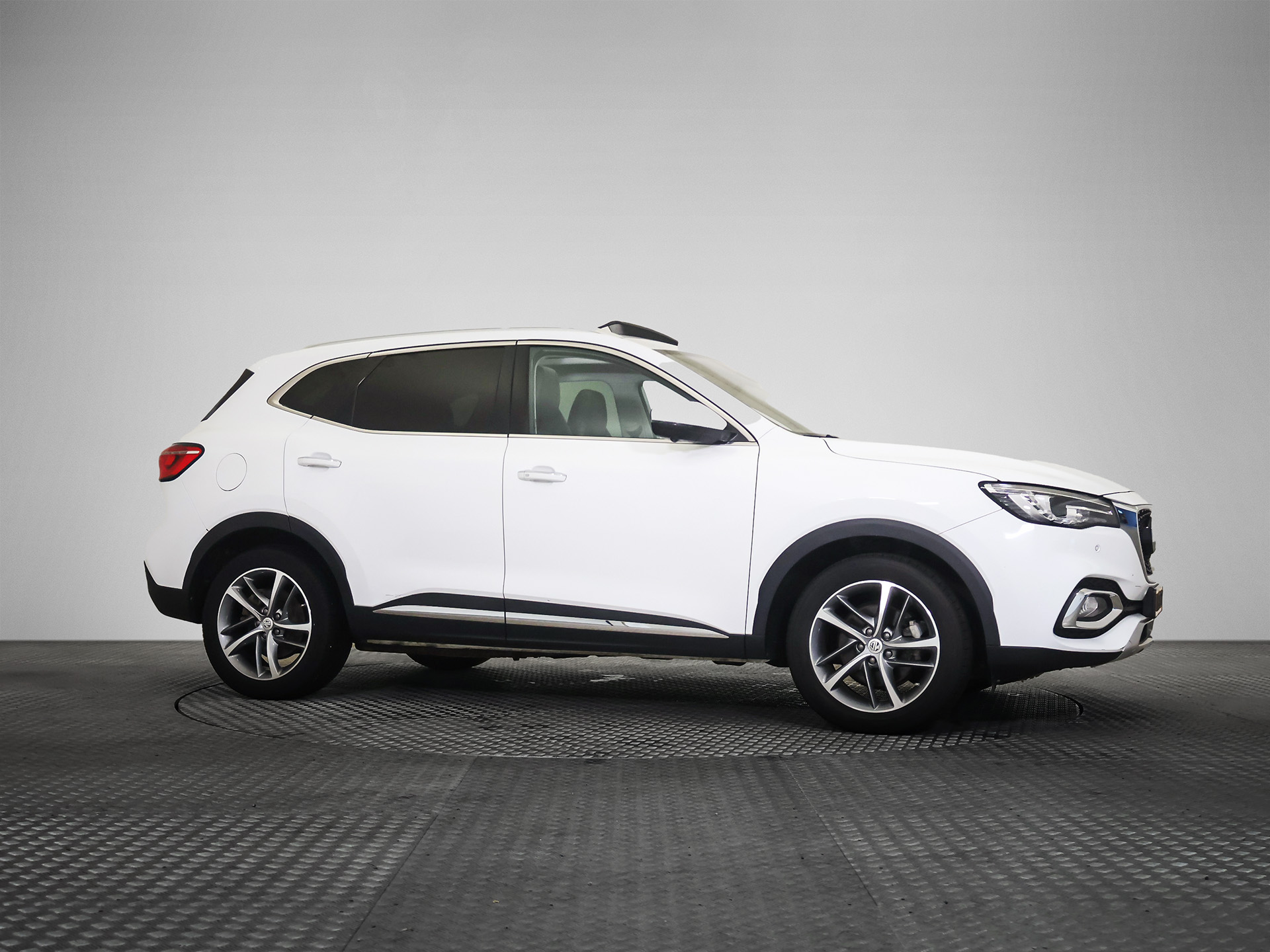 MG EHS 1.5 Luxury