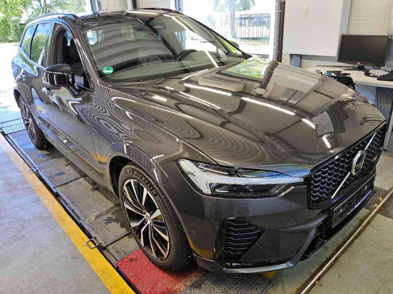 Volvo XC60 B5 Ultra Dark