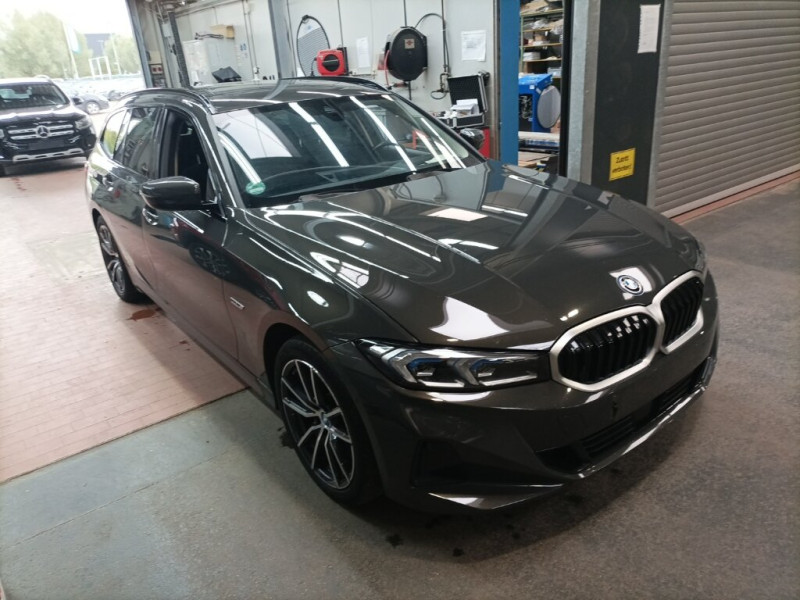 BMW 3 Series Touring 330e