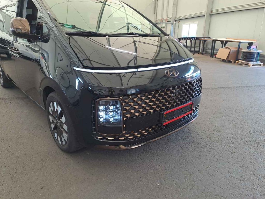 Hyundai Staria Signature