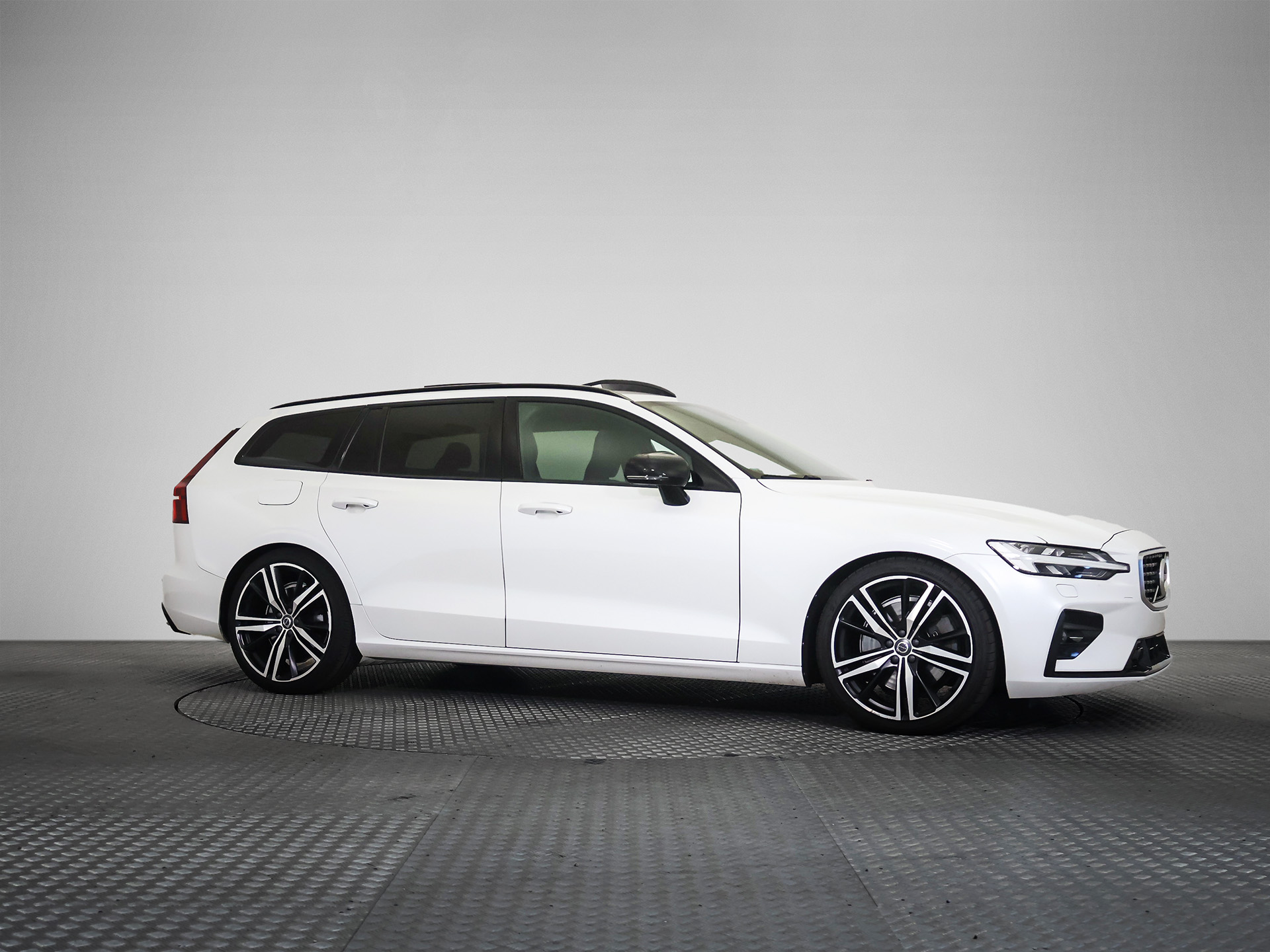 Volvo V60 T8 R-Design