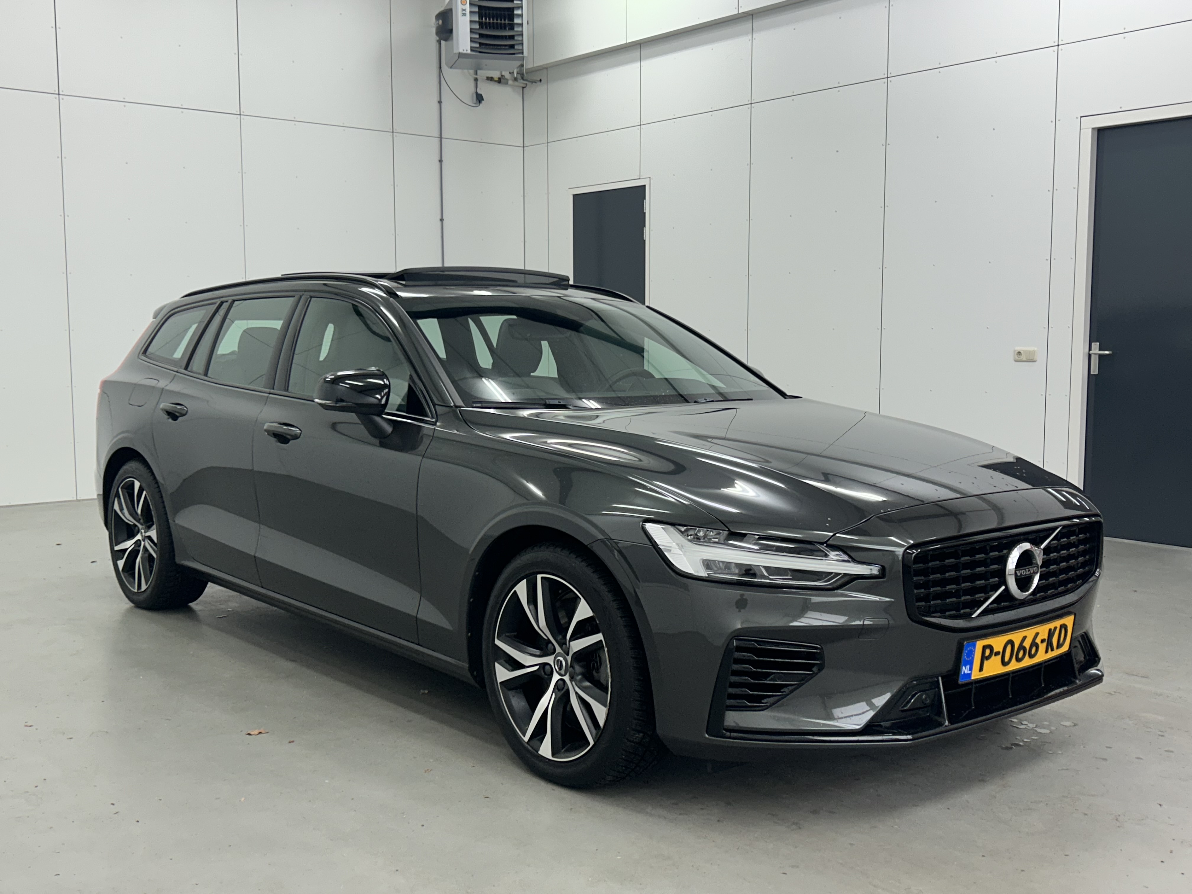 Volvo V60 T6 R-Design