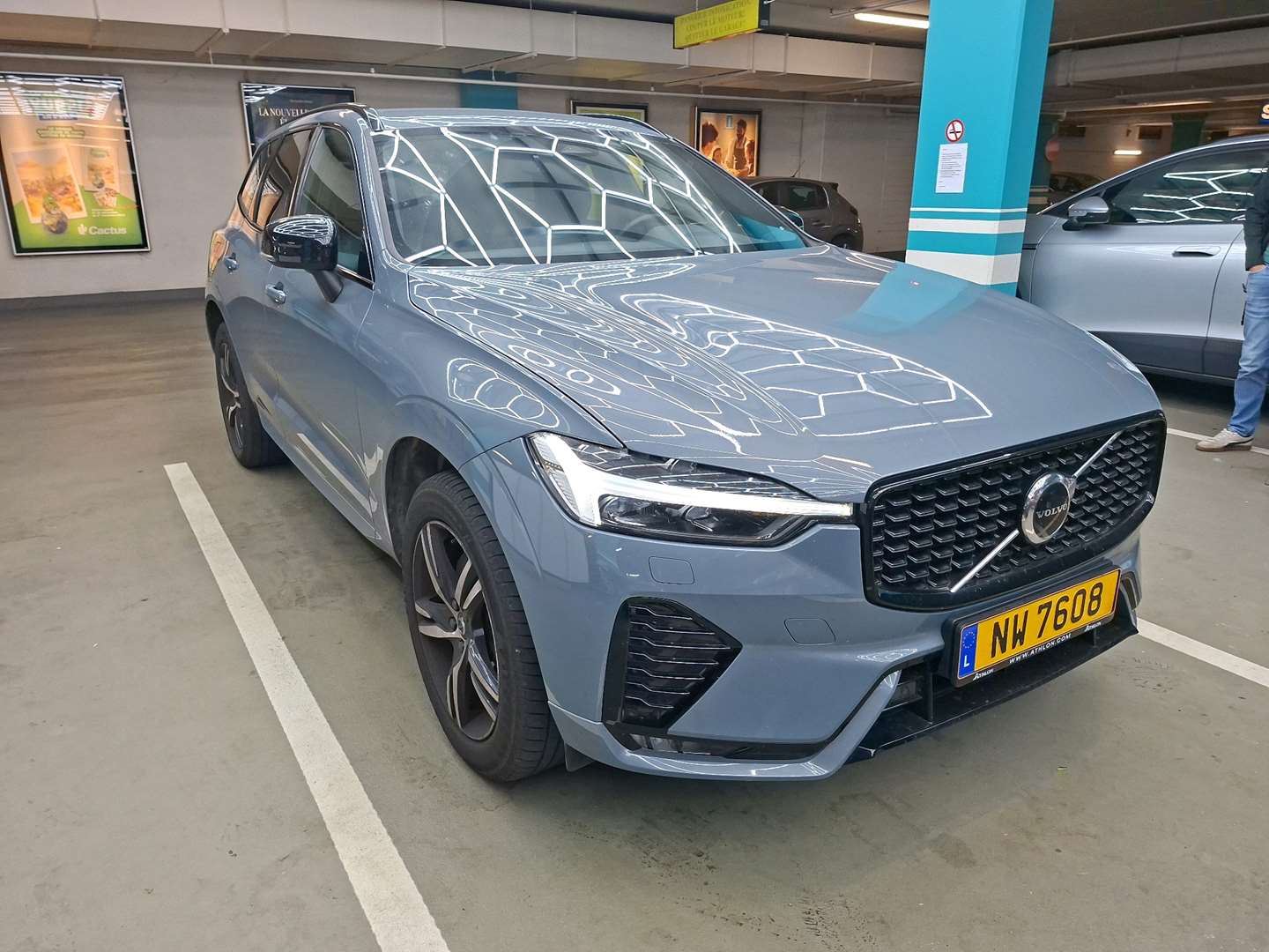 Volvo XC60 2.0 B4 Plus Dark