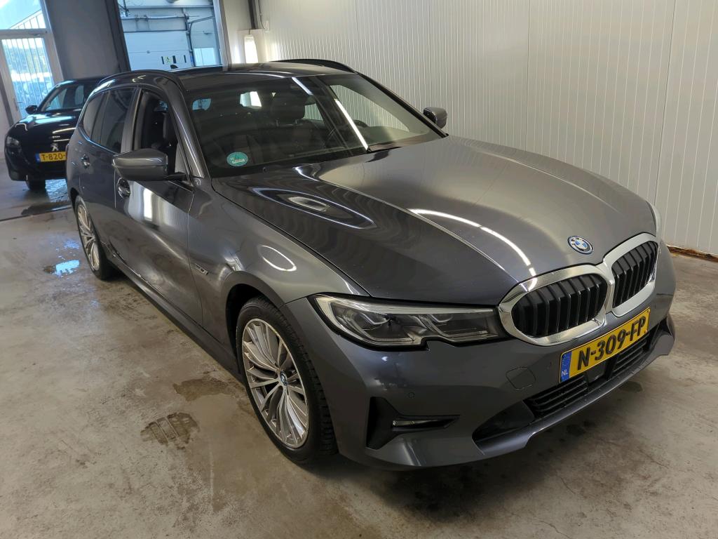 BMW 3 Series Touring 320e Business