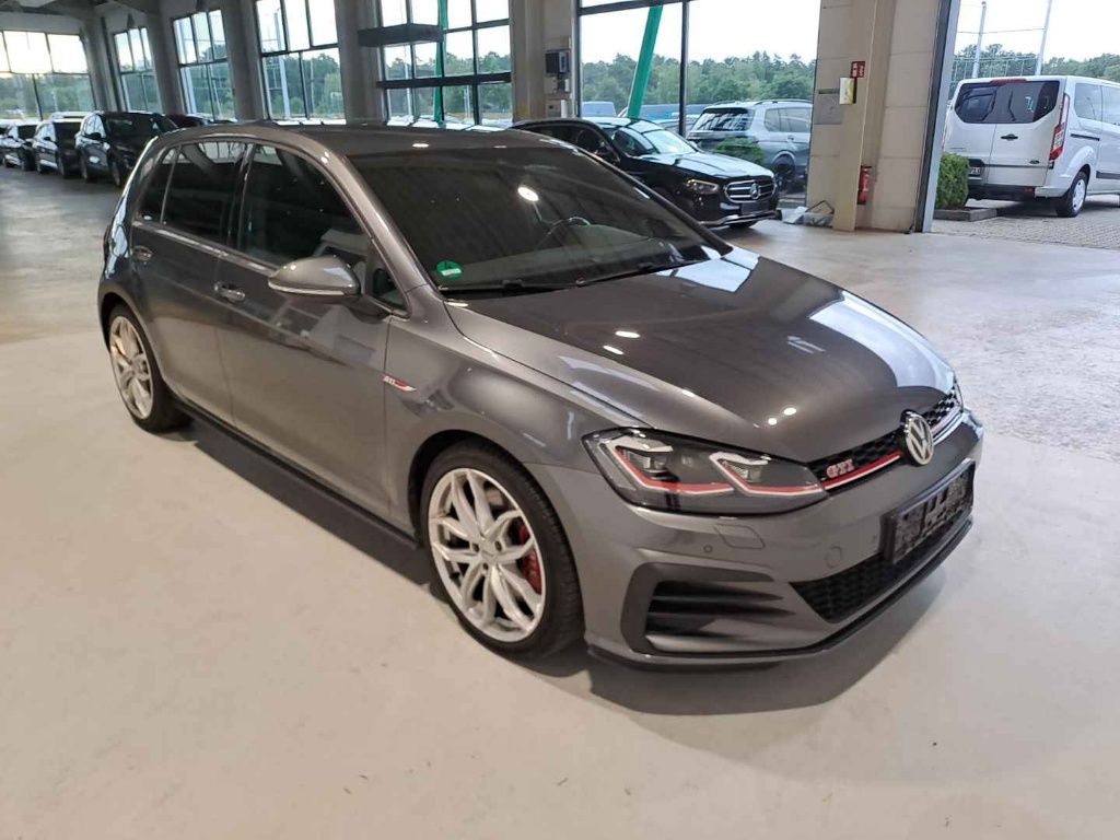 Volkswagen Golf GTI 2.0 TSI Performance