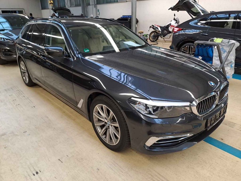 BMW 5 Series Touring 520d Luxury