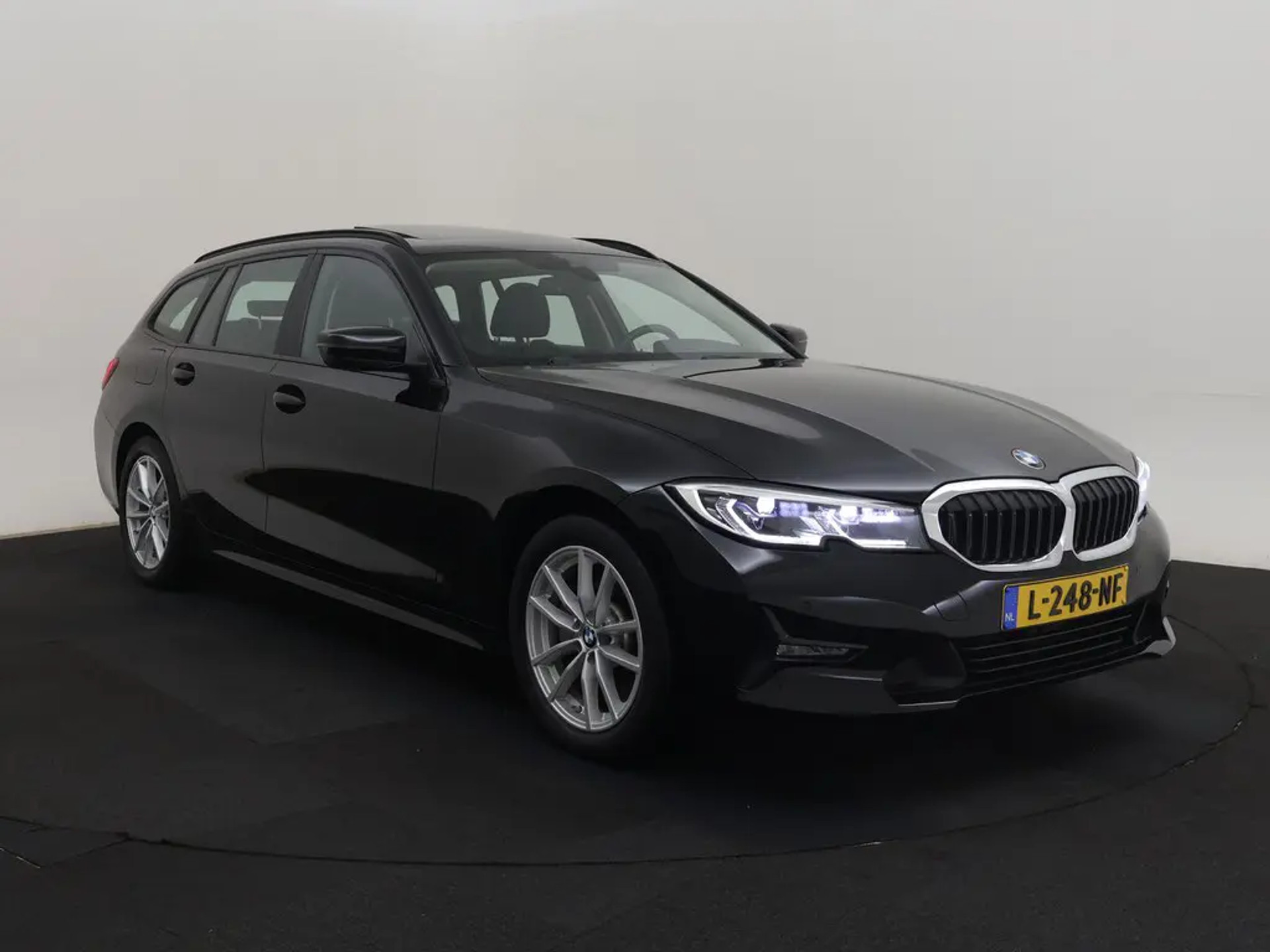 BMW 3 Series Touring 320e Business