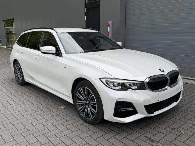 BMW 3 Series Touring 330e M-Pack