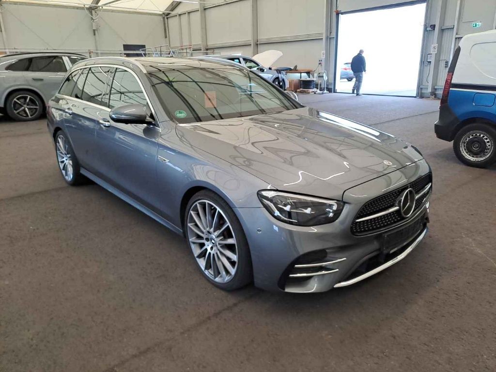 Mercedes-Benz E 220 AMG Line