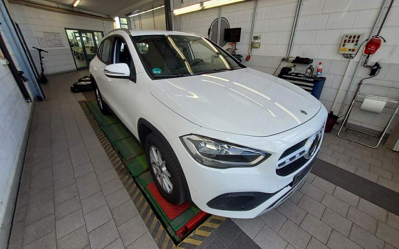 Mercedes-Benz GLA 200d