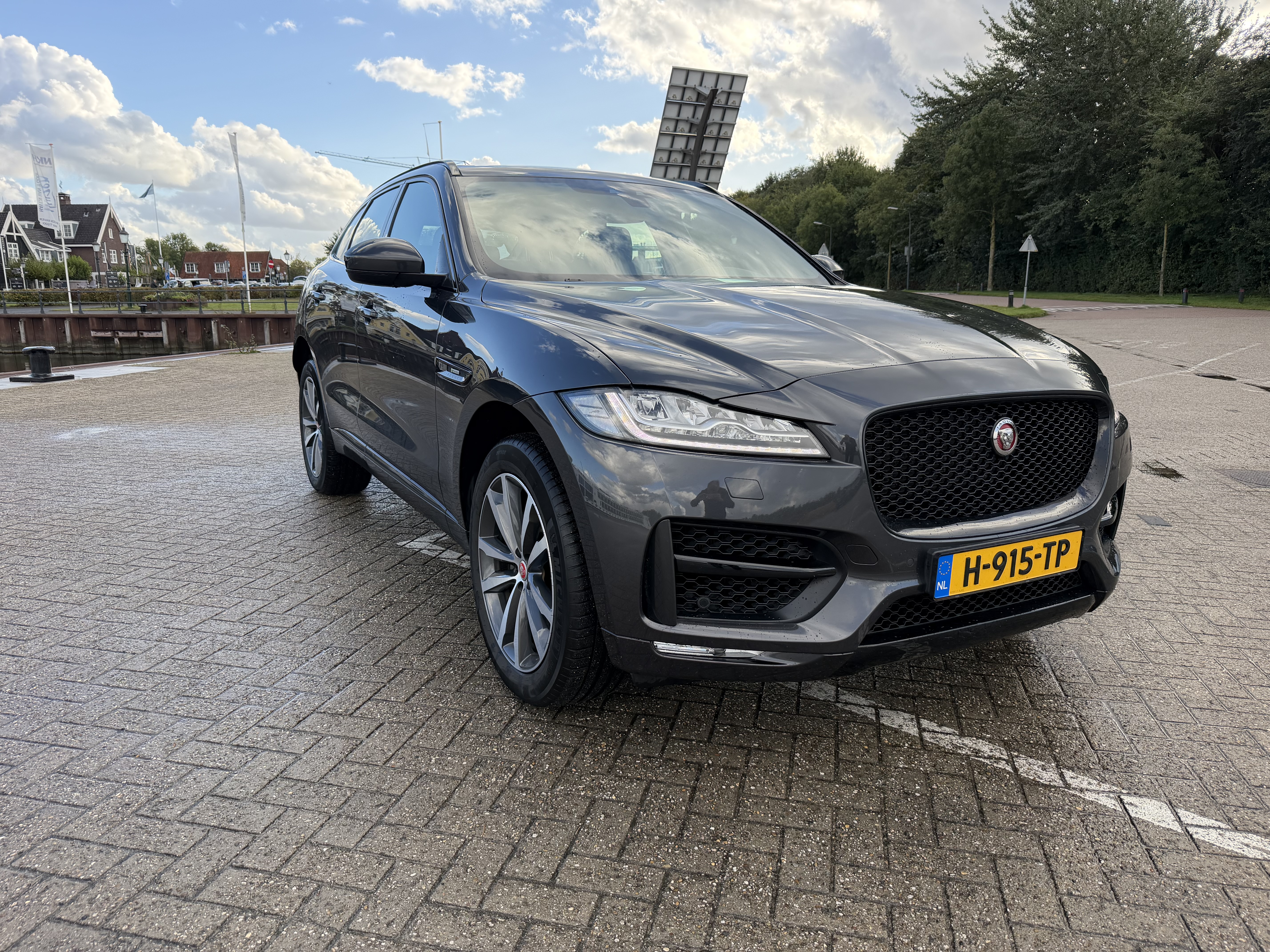 Jaguar F-Pace 25 R Sport