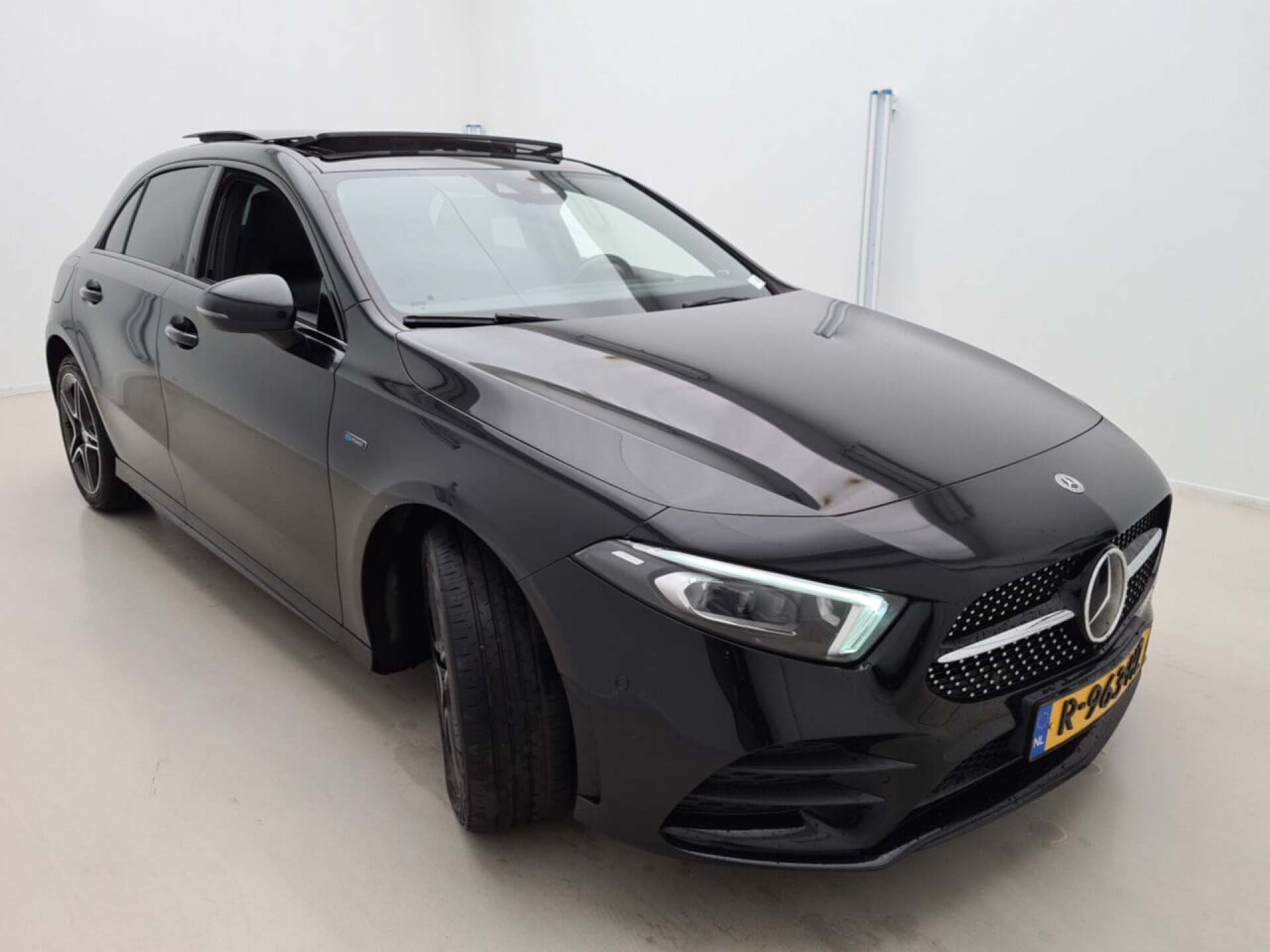 Mercedes-Benz A 250e Business Solution AMG