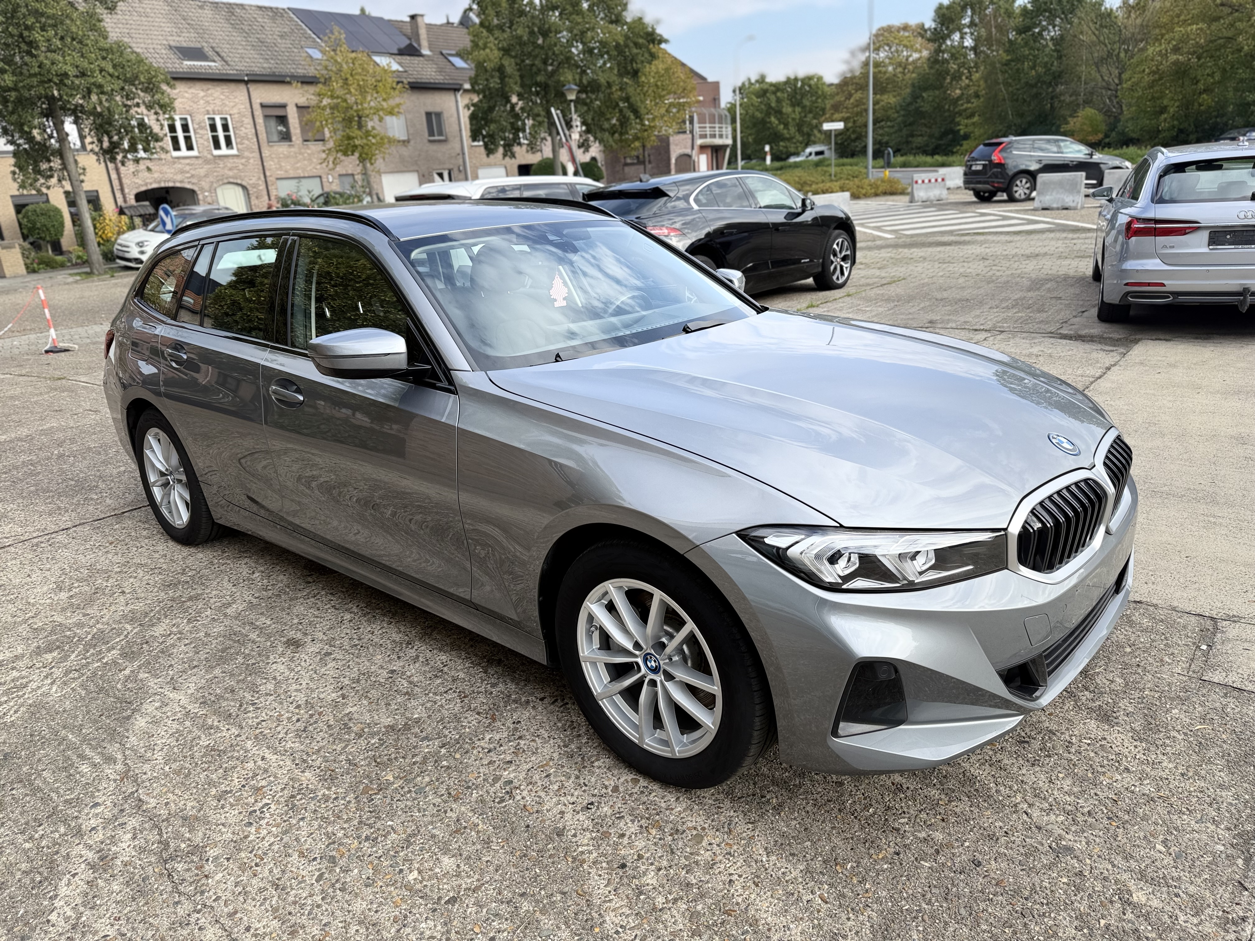 BMW 3 Series Touring 320e Business