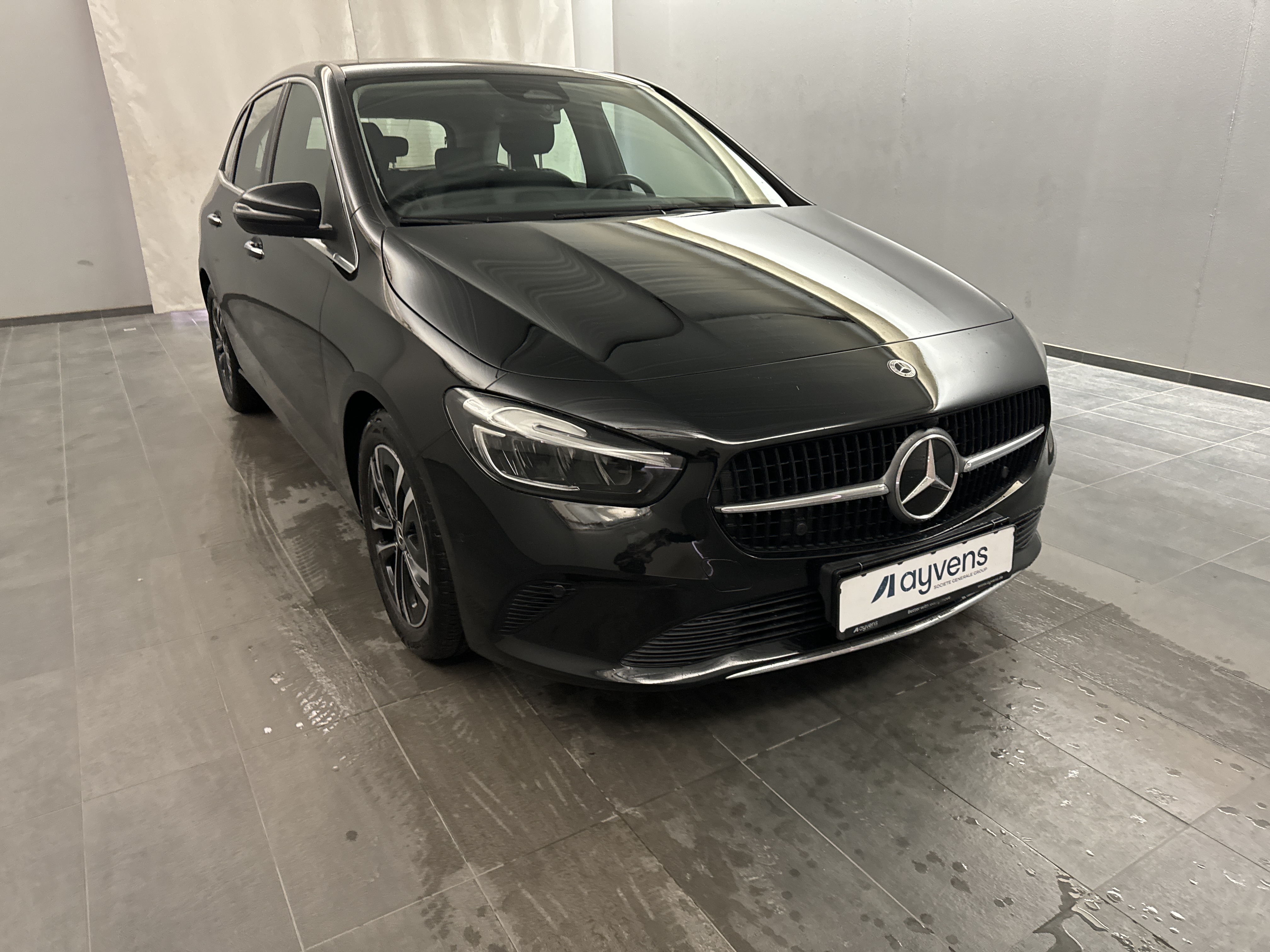 Mercedes-Benz B 180