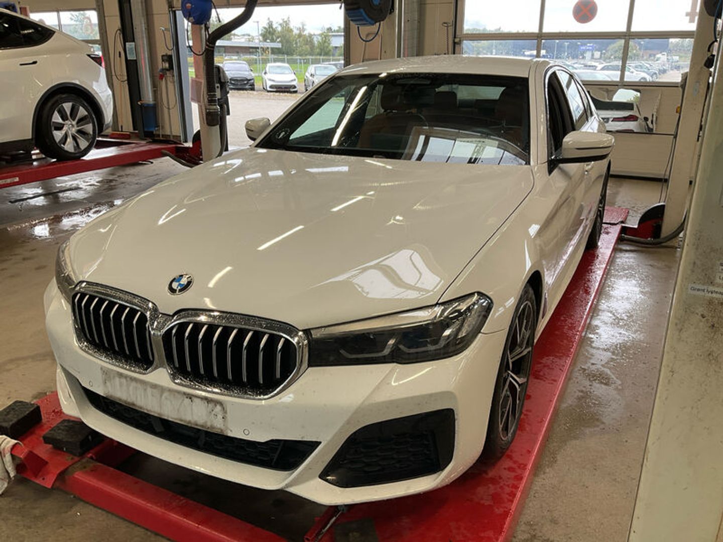 BMW 5-Series 2.0 520D M-SPORT Auto UA!, Sedan
