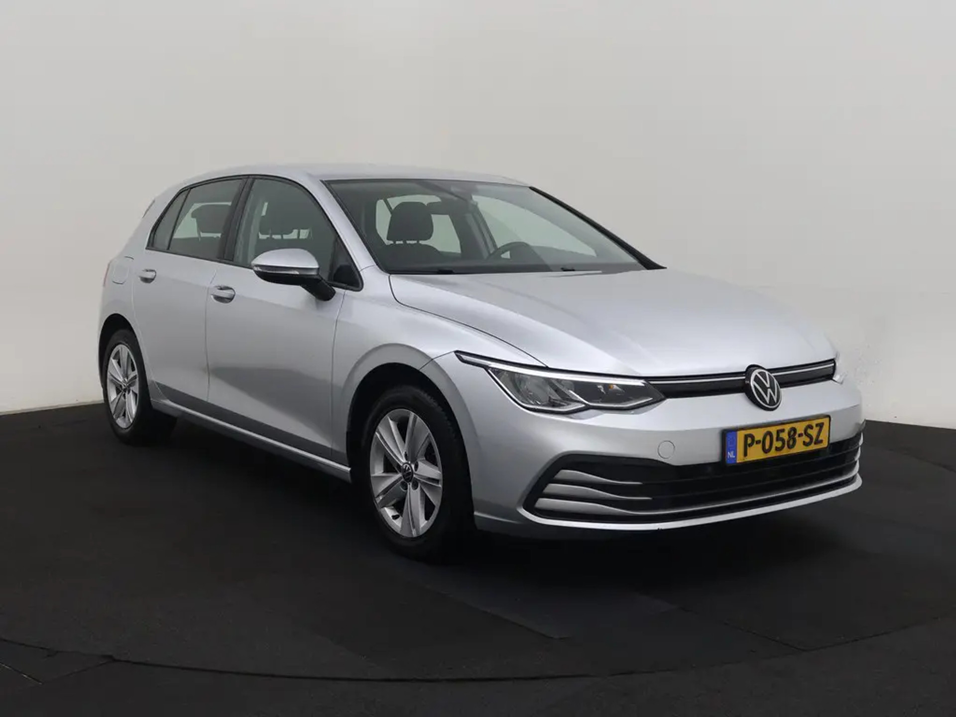Volkswagen Golf 1.0 eTSI Life Business