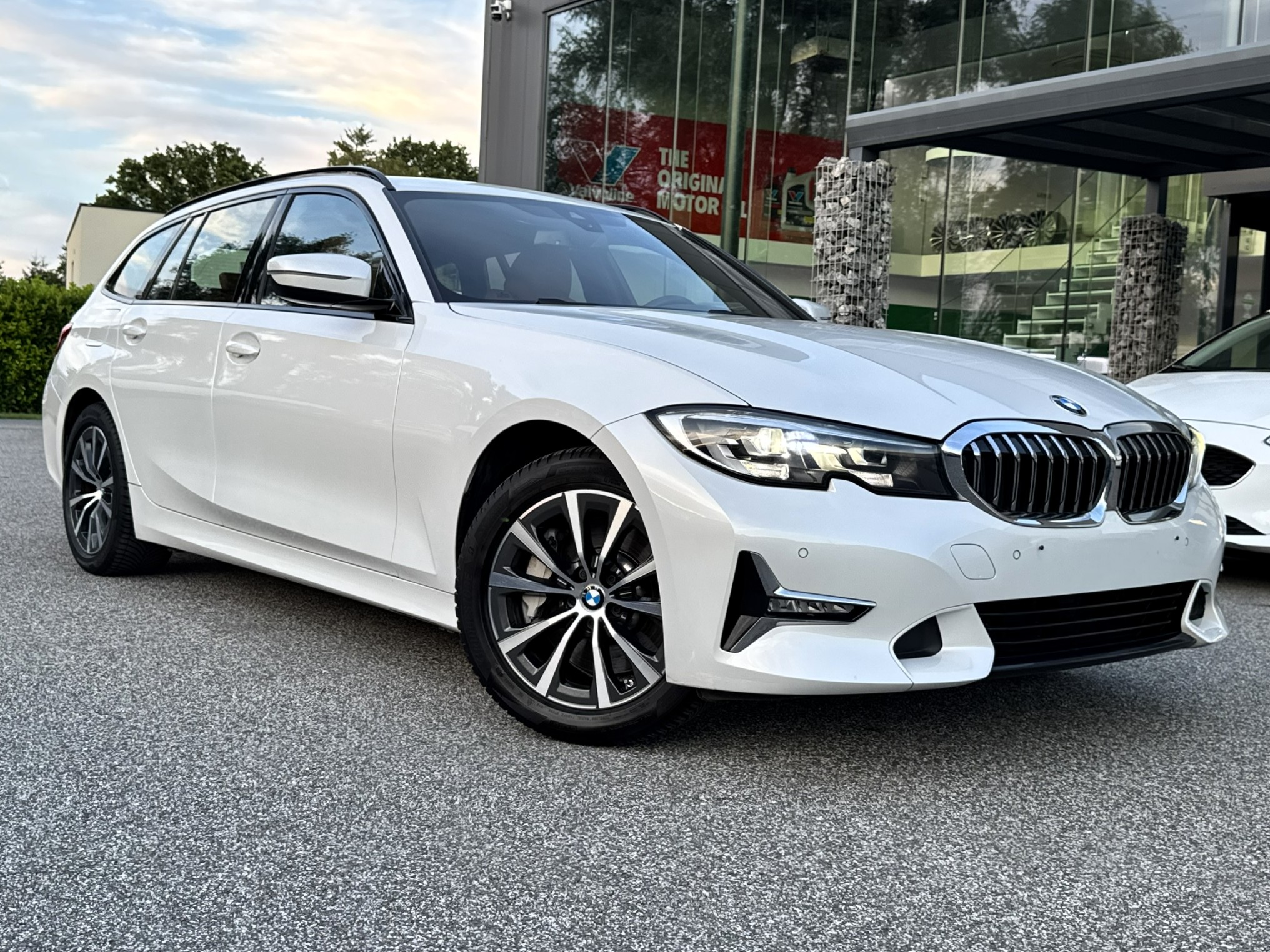 BMW 3 Series Touring 330e